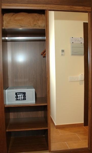 Hostal Los Coronales Madrid Bilik gambar