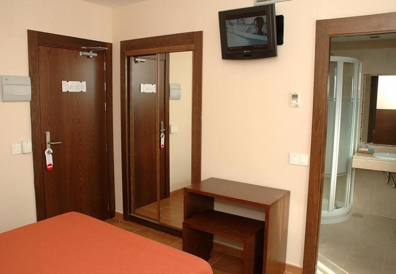 Hostal Los Coronales Madrid Bilik gambar